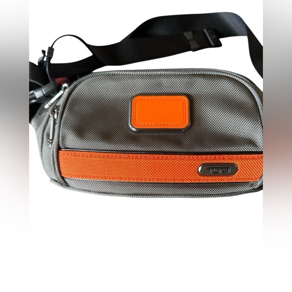 TUMI GEN 4.3 Waist Pack Fanny Pack Charcoal Orange 5.5" X 12.5" X 3.5" - Picture 2 of 9